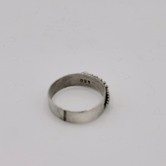 Sterling silver and gold-tone ring with raised detail - size 7 - Picture 4 of 5